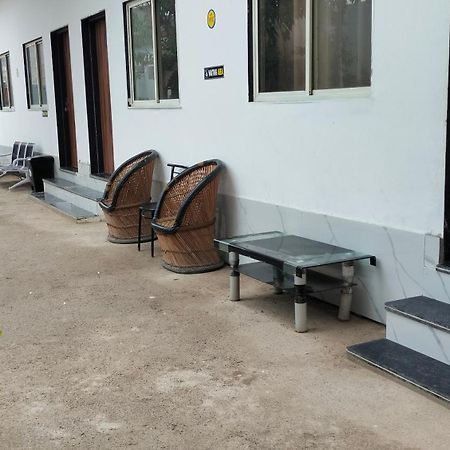 Hotel Maa Gayatri Dham Vrindāvan Exterior foto